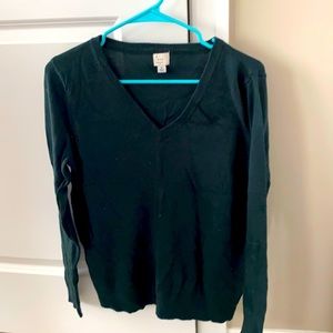 Dark green v-neck basic sweater